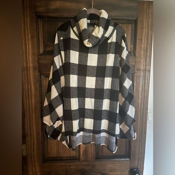 Jackets & Blazers - Black and White Plaid Sweater/Poncho Womens Size 1X LIME and CHILI